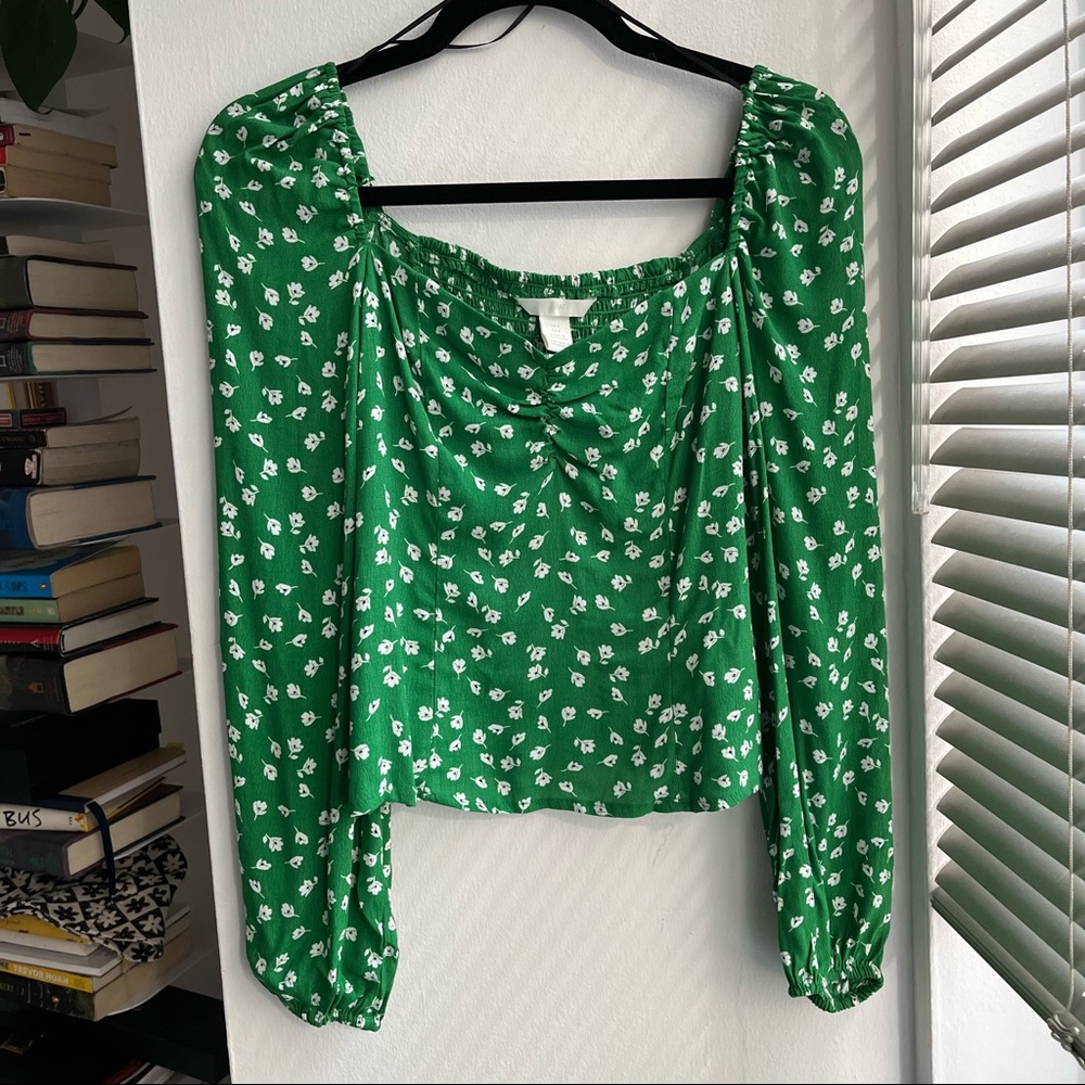 {H&M} 🔷 Green floral top